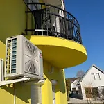 Csikos Apartamento *