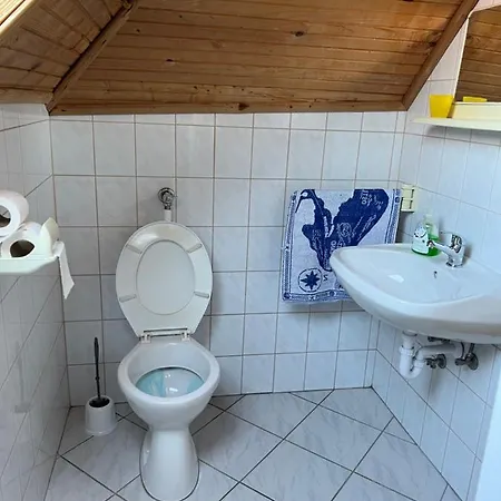 Csikos Apartamento *