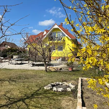 Csikos アパート Gyenesdiás