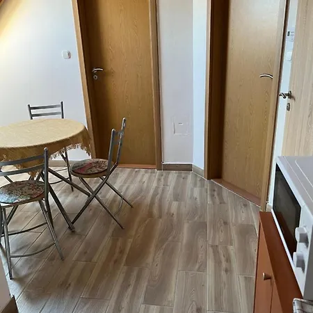 Csikos Apartment *