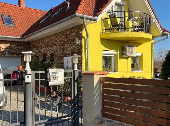 Csikos Apartment Gyenesdias